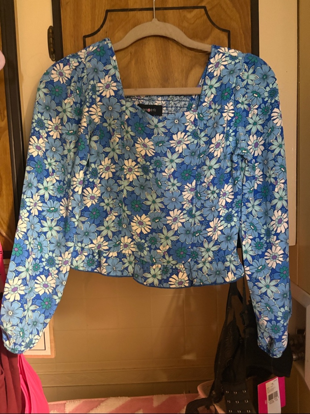 Amy Byer Blue Floral Puff-Sleeve Crop Blouse
